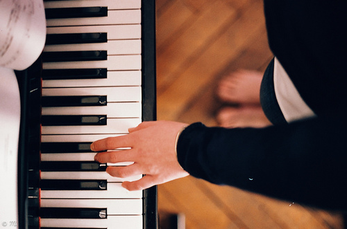 ピアノを弾くときの手指の形