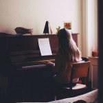 piano-girl-play