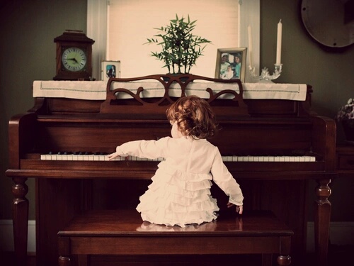 piano-girl2